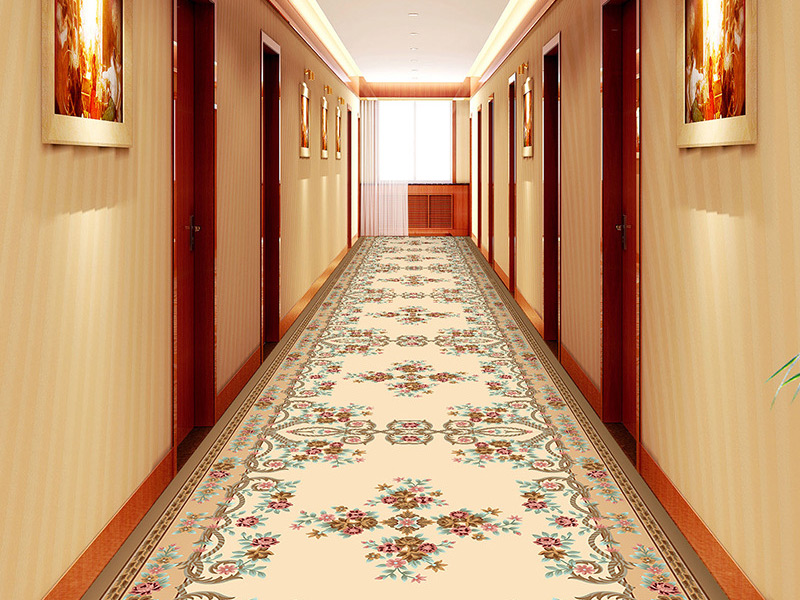 Светлая ковровая дорожка